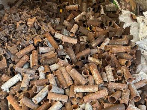 خریدار ضایعات آهن آلات مس آلومینیوم ، برنج ، لوله داربست بشکه تخته بنایی میلگرد ورق شیروانی فرغون