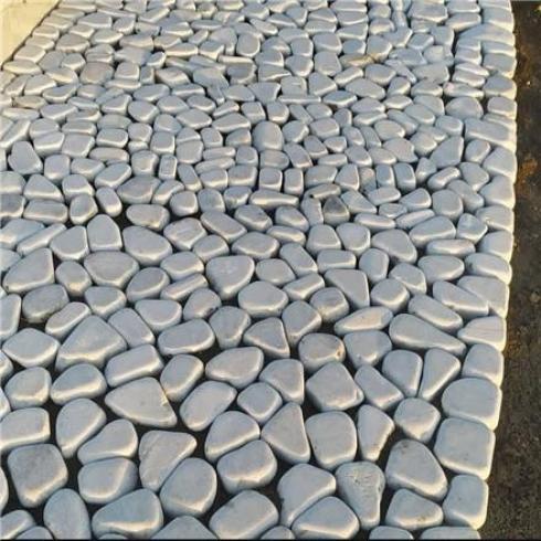 سنگ قلوه رودخانه ای و لاشه معدنی