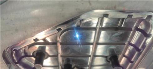 خدمات حکاکی لیزر روی انواع سطوح و جنس