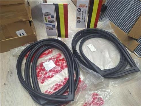 نوار دور شیشه عقب و جلو مرسدس بنز W123 دانشجویی