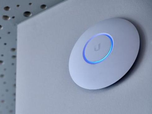 راه‌اندازی شبکه و اینترنت پرسرعت در شیراز