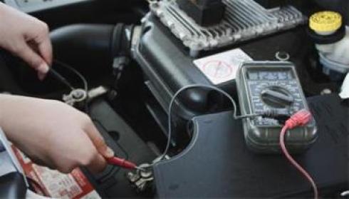 آموزش برق خودرو به صورت عملی در کارگاه