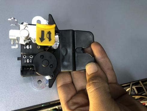 قفل درب صندوق عقب اپتیما کادنزا کارنز وای اف ال اف yf