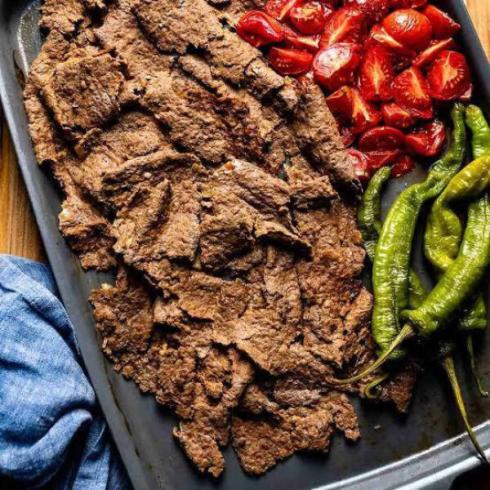 رول کباب ترکی طعام طلایی با استفاده از گوشت باکیفیت ادویه ها