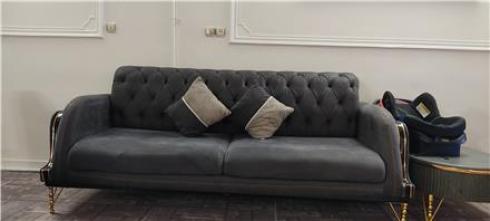 مبل راحتی تخت شو هشت نفره کاملا سالم و میز غذاخوری شش نفر