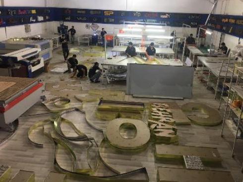 کارگاه ساخت تابلو تبلیغاتی چلنیوم کامپوزیت