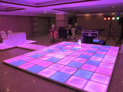 دیجی خانوم حرفه ای و پرانرژی