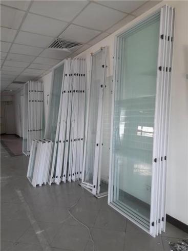 حمل و جابجایی انواع شیشه سکوریت