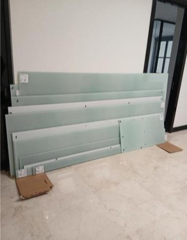 کارگر حمل انواع شیشه و سنگ اسلب در طبقات