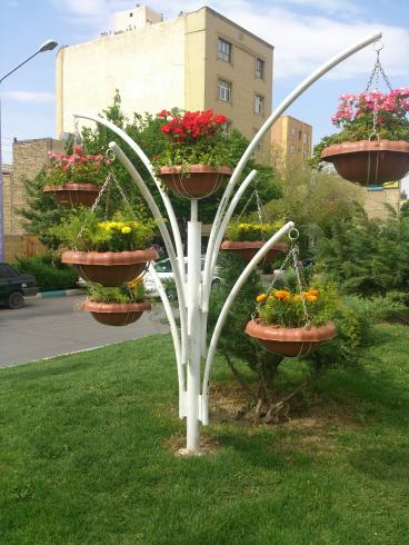 گلدان طبقاتی و درختی فضای شهری
