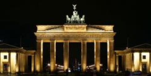 مدرس و مترجم شفاهی زبان آلمانی و انگلیسی