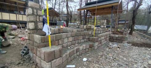 اجرای سنگ مالون دیوار عثمان شریفی