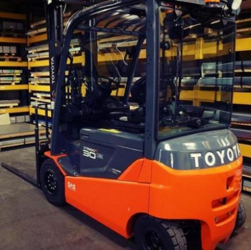 تعمیر تخصصی انواع لیفتراک ( دیزل_گازسوز )