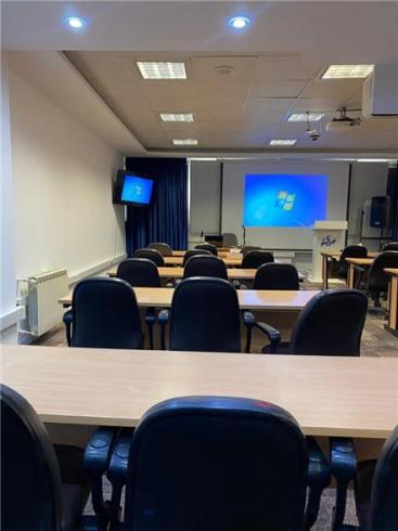 اجاره سالن آموزشی با ظرفیت 40 تا 45 نفر