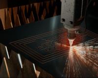 خدمات تخصصی برش لیزر فلزات با دقت بالا | پدیده آهن