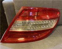 چراغ عقب سمت راست بنز C200