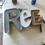 ساخت لبه کاری حروف چلنیوم و پلاستیک (به صورت همکاری)